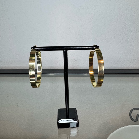 NWT Melinda Maria Atlas 2" Hoops Gold - Picture 3 of 5